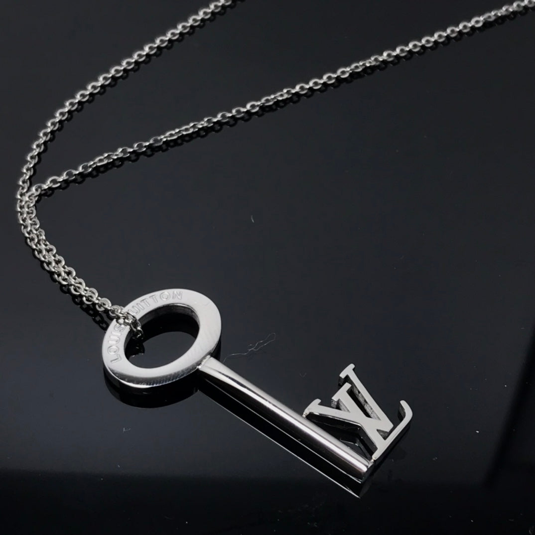 LV Necklaces 043