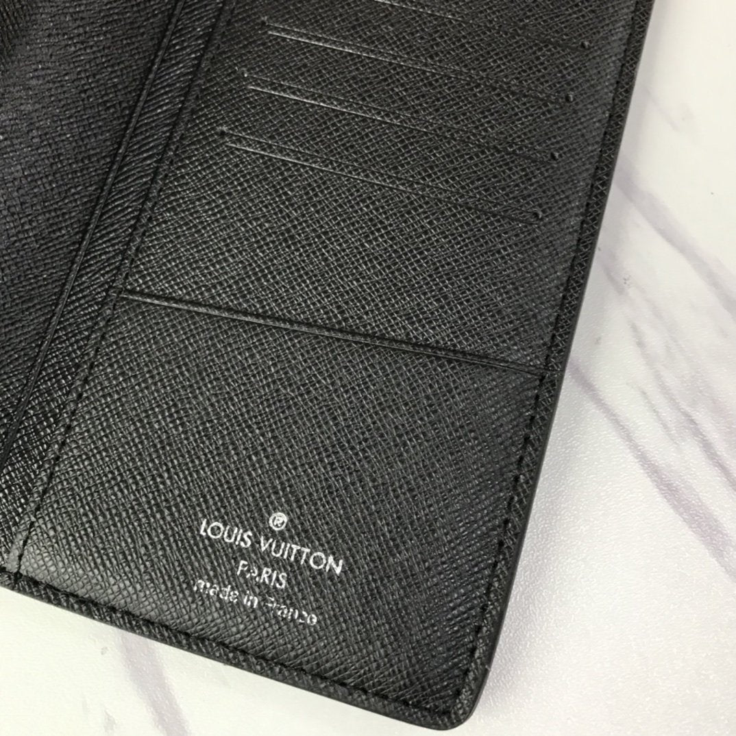 EN - New Arrival Wallet LUV 076