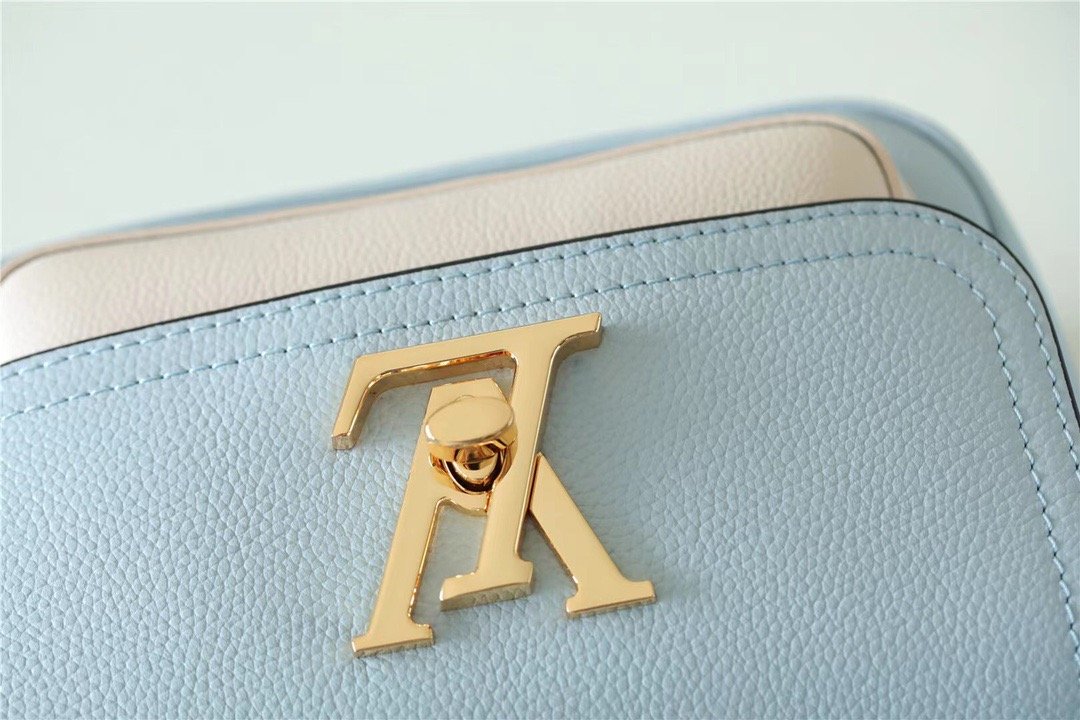 LV Lockme Tender Light Blue For Women, WomenÃ¢â‚¬â„¢s Handbags, Shoulder And Crossbody Bags 7.5in/19cm LV