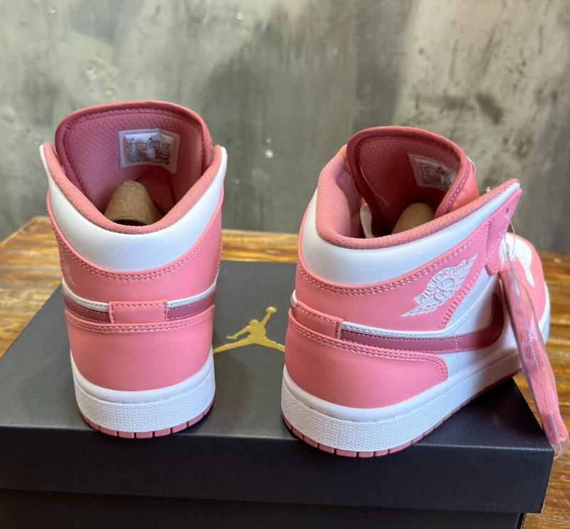 SAMC - NKE Shoes - 598
