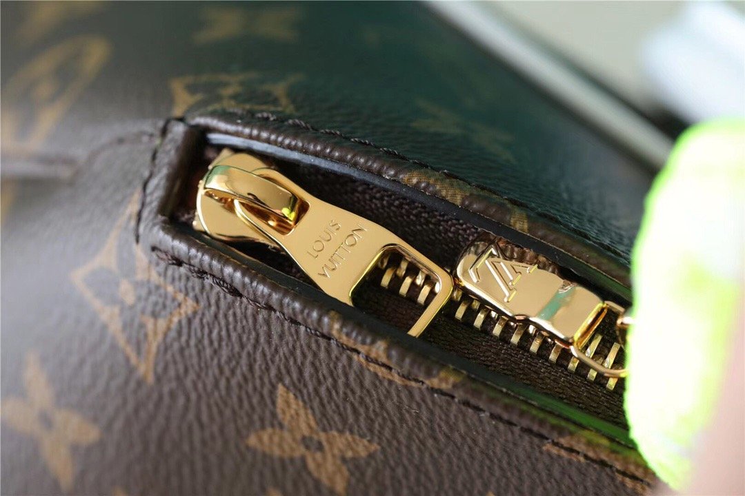 LV Ellipse GLAMI Handbag Created By Nicolas GhesquiÃƒÂ¨re From Classic Monogram Canvas For Women Brown 9.1in/23cm LV M20752