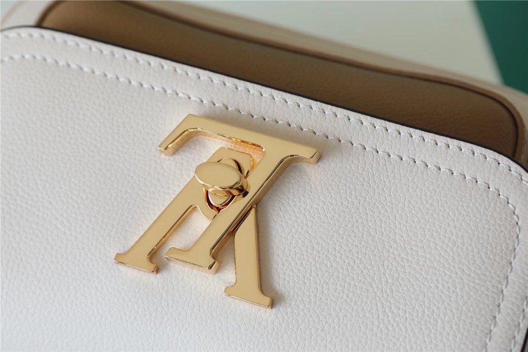 LV Lockme Tender White For Women, WomenÃ¢â‚¬â„¢s Handbags, Shoulder And Crossbody Bags 7.5in/19cm LV
