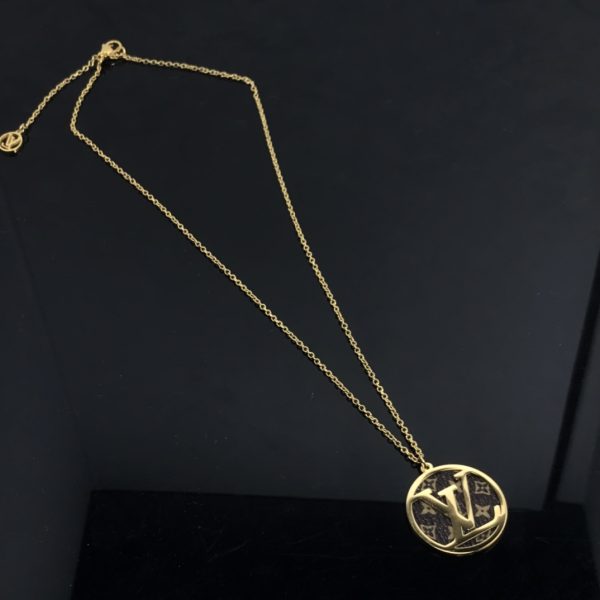 LV Necklaces 085