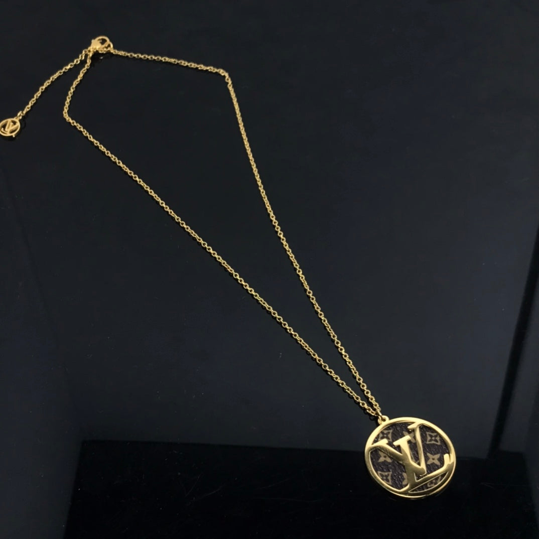 LV Necklaces 085