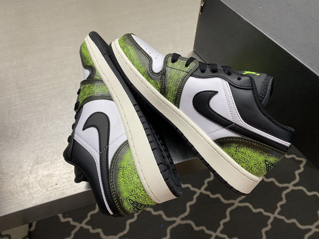 Ã‚Â GLAMI Jordan 1 Low ‘White Black Green’ For Men DO8244-003