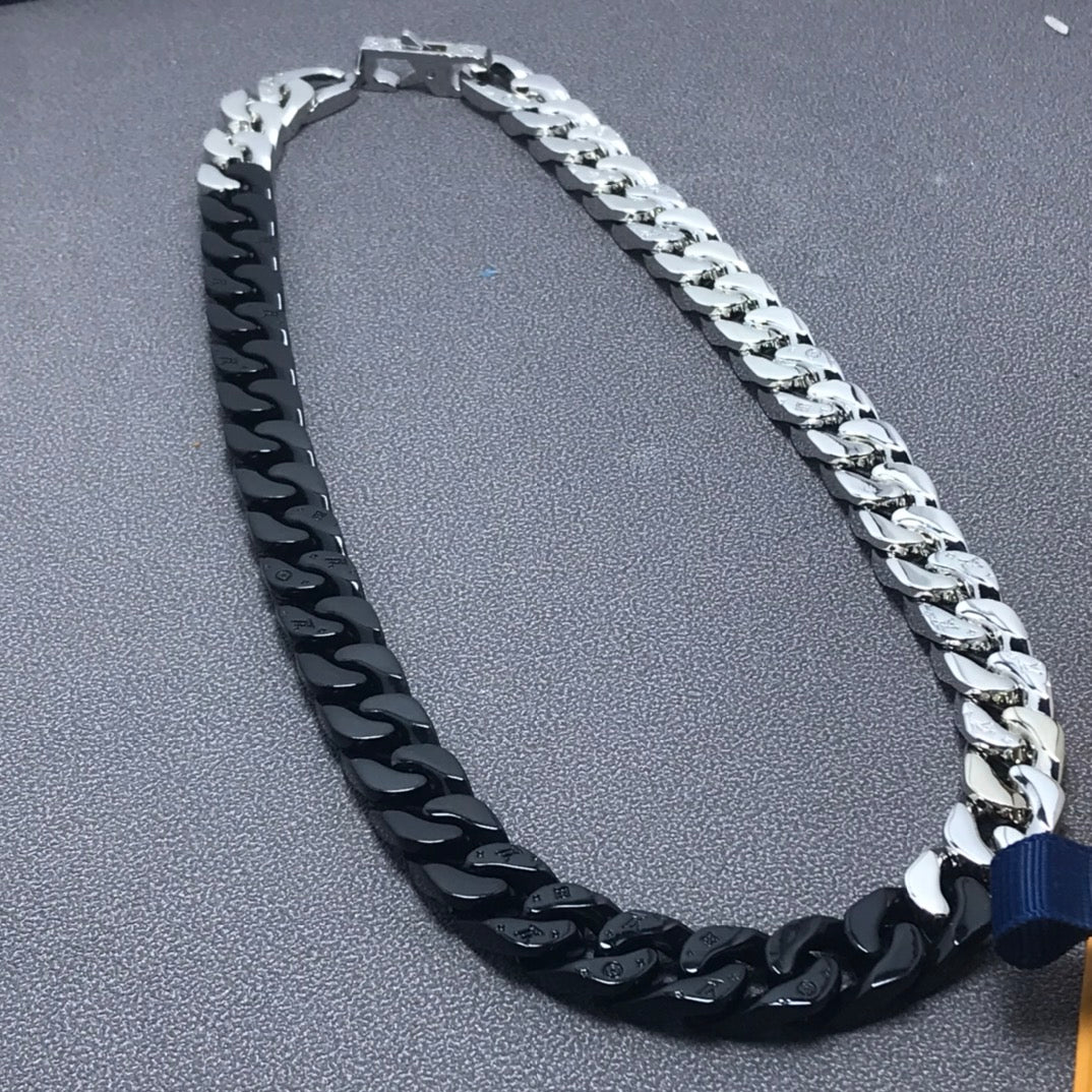 LV Necklaces 062