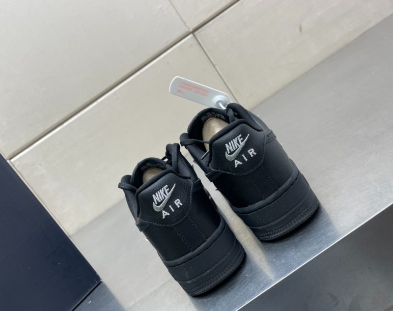 SAMC - NKE Shoes - 010