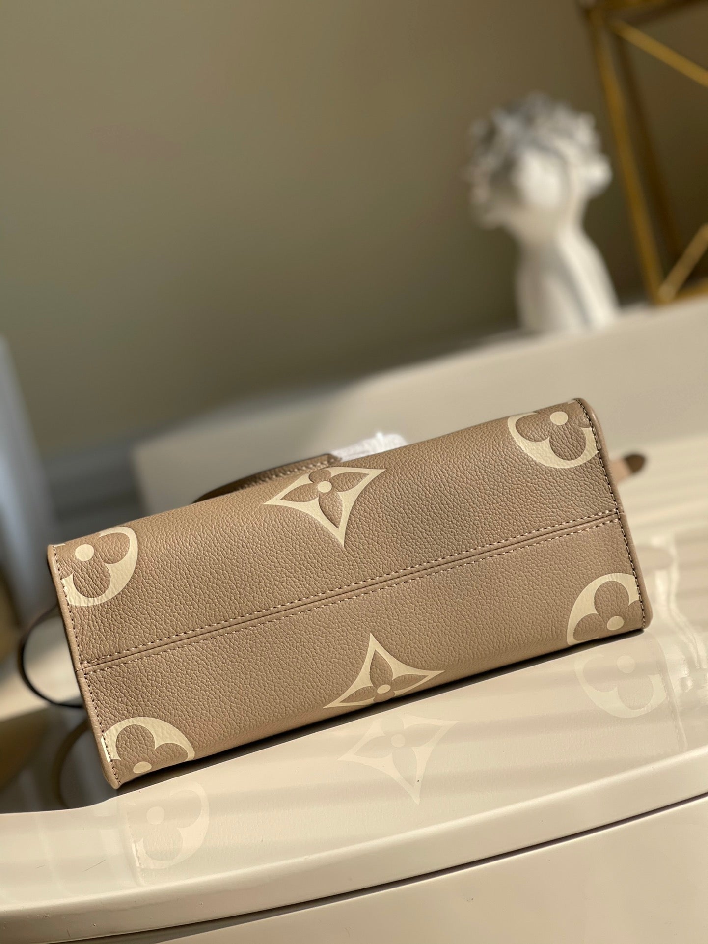 LV OnTheGo PM Tote Bag Monogram Empreinte Beige/Cream For Women, WomenÃ¢â‚¬â„¢s Handbags, Shoulder And Crossbody Bags 9.8in/25cm LV M45779