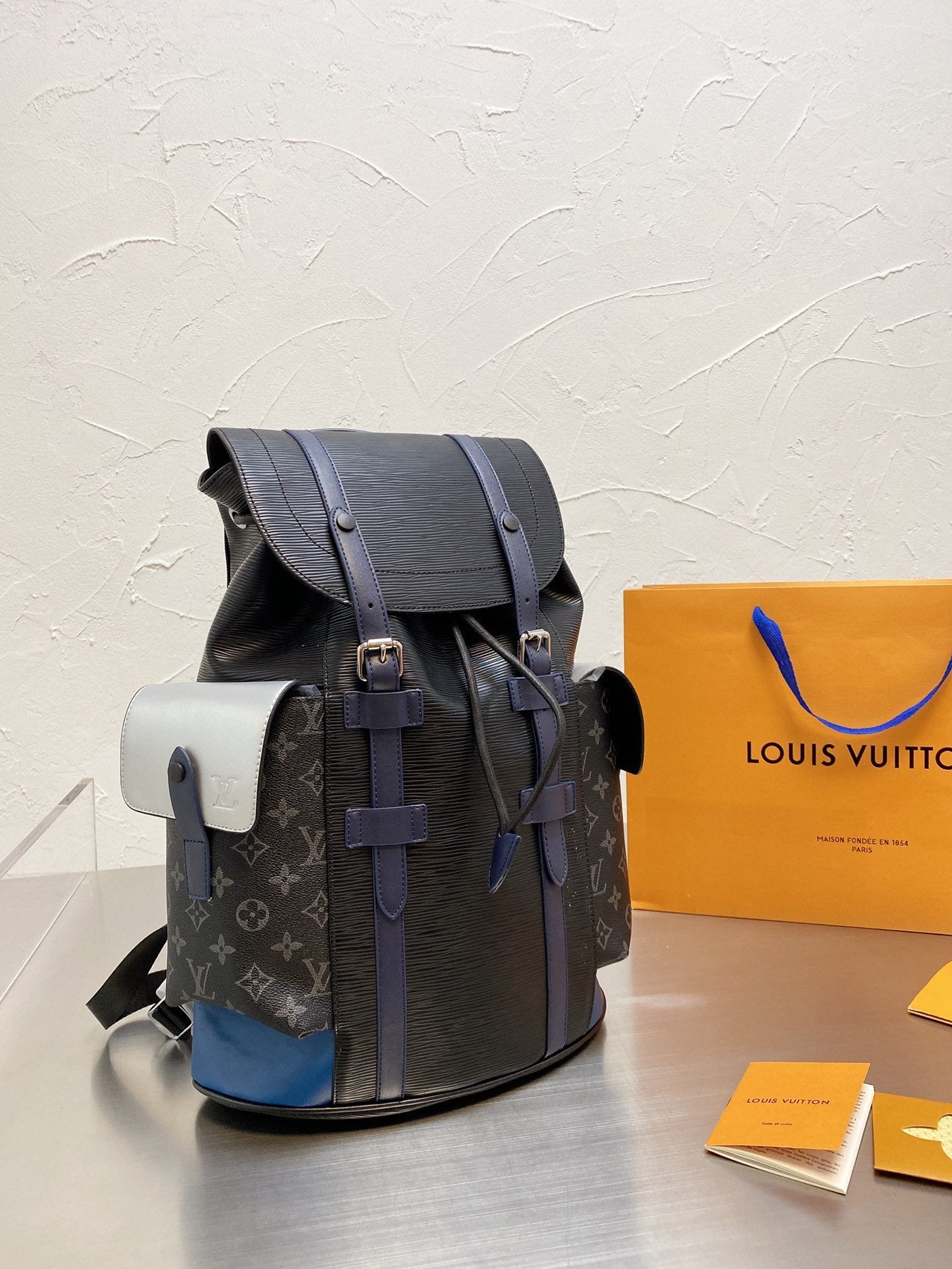 EN - New Arrival Bags LUV 077