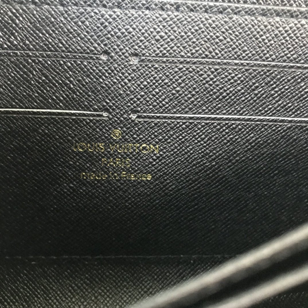 EN - New Arrival Wallet LUV 025