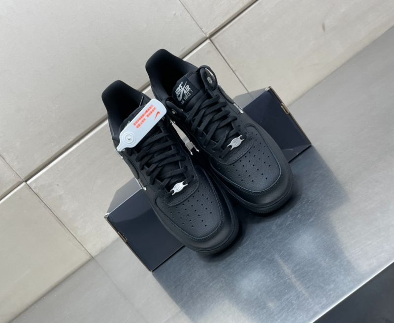 SAMC - NKE Shoes - 010