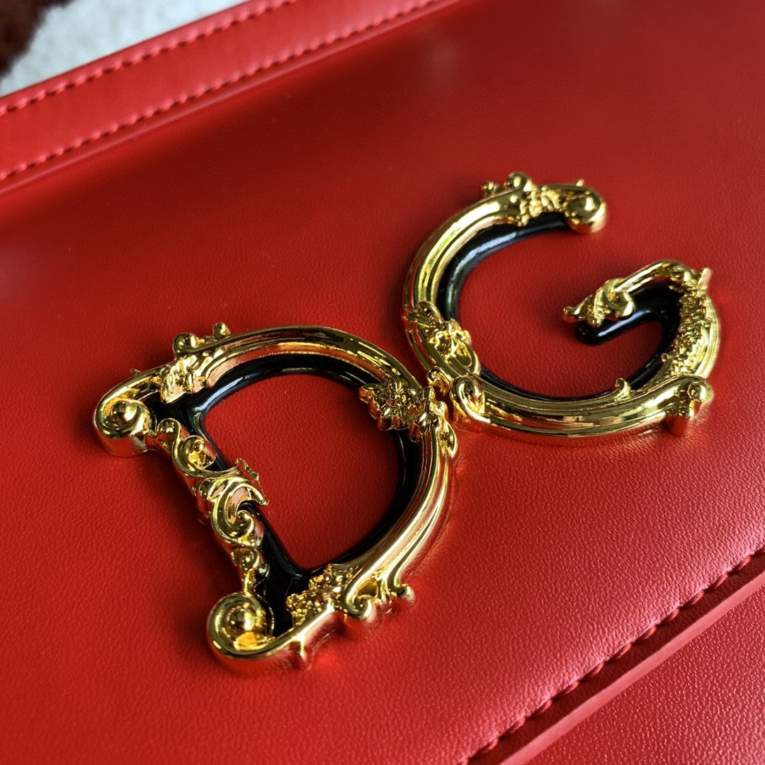 GLAMI MeGLAMIum GLAMI Handbag In Dauphine Red For Women 10.2in/26cm GLAMI