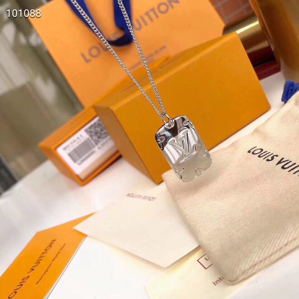 LV Necklaces 011