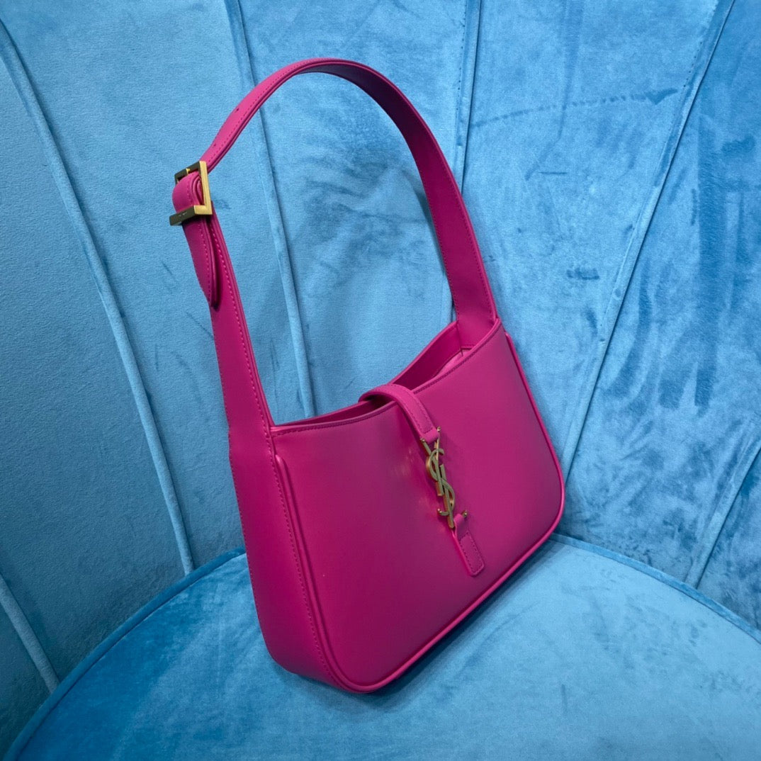 GLAMI Le 5 Ãƒâ‚¬ 7 Hobo Bag In Smooth Pink For Women 9in/23cm YSL 6572282R20W5623