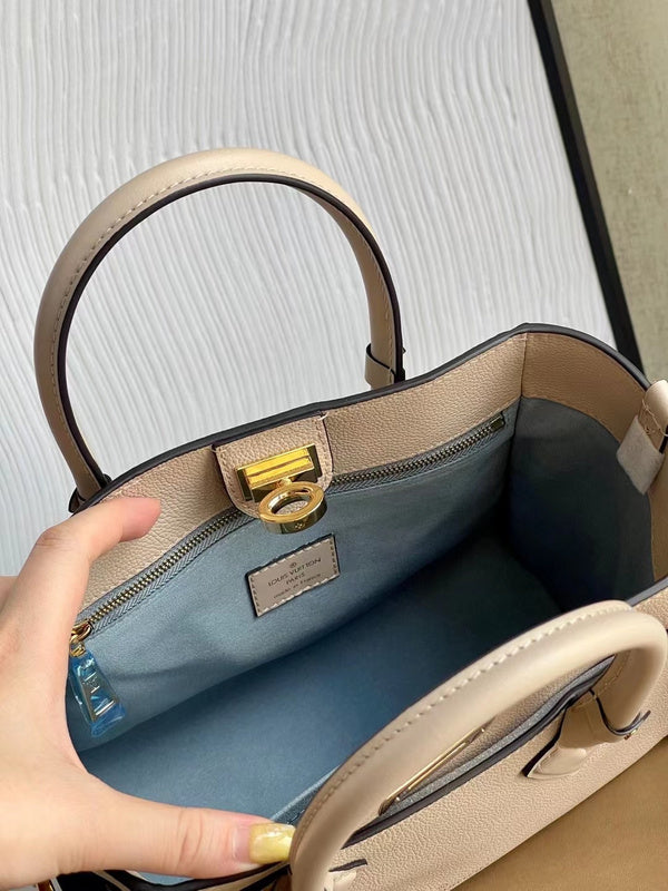 LOV2 Bags - Luxurious Bags  1040