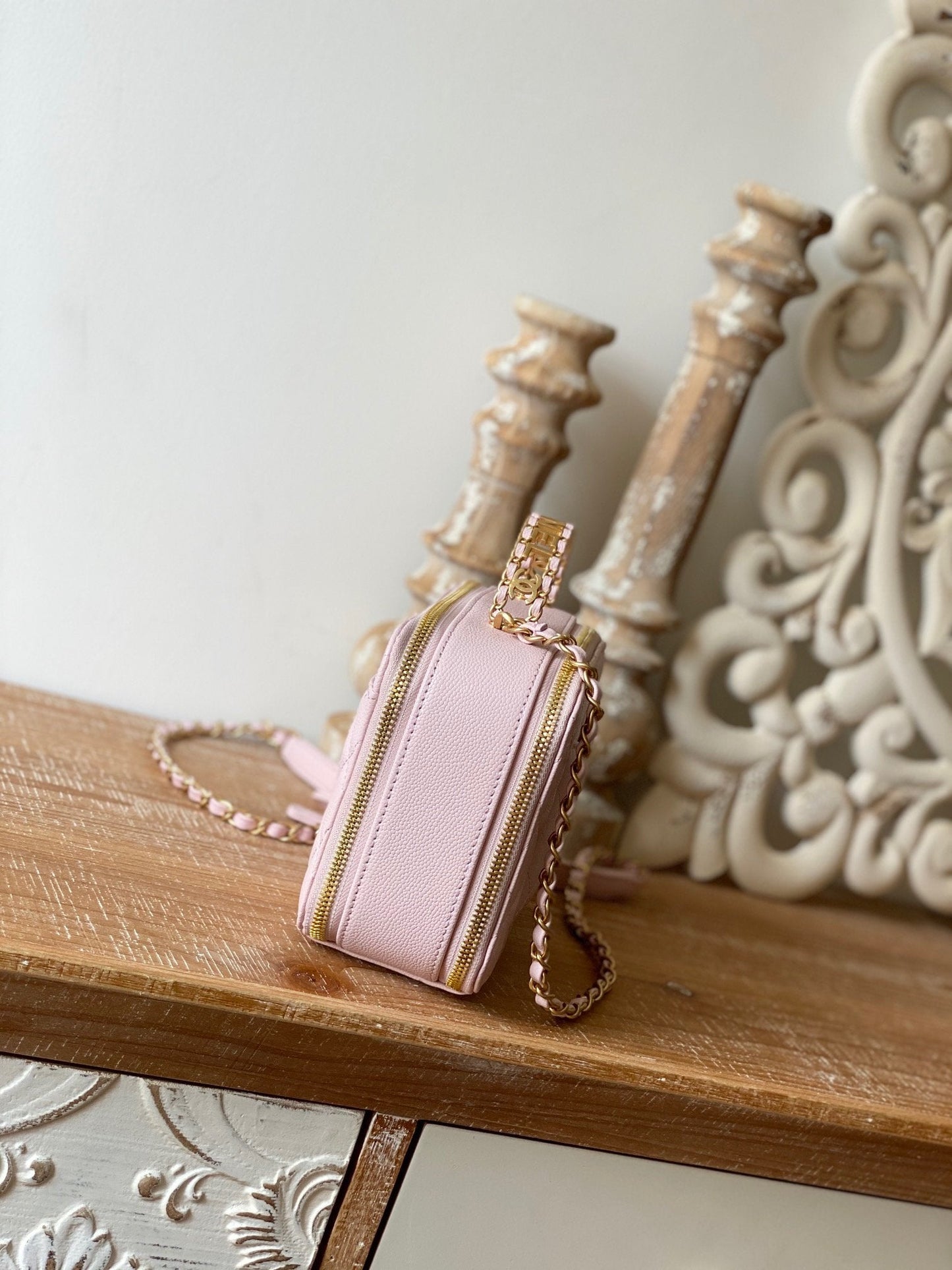 CHLSmall Vanity Case Gold Hardware Light PiNike For Women, Women’s Handbags, Shoulder Bags 5.9in/15cm AS3228 