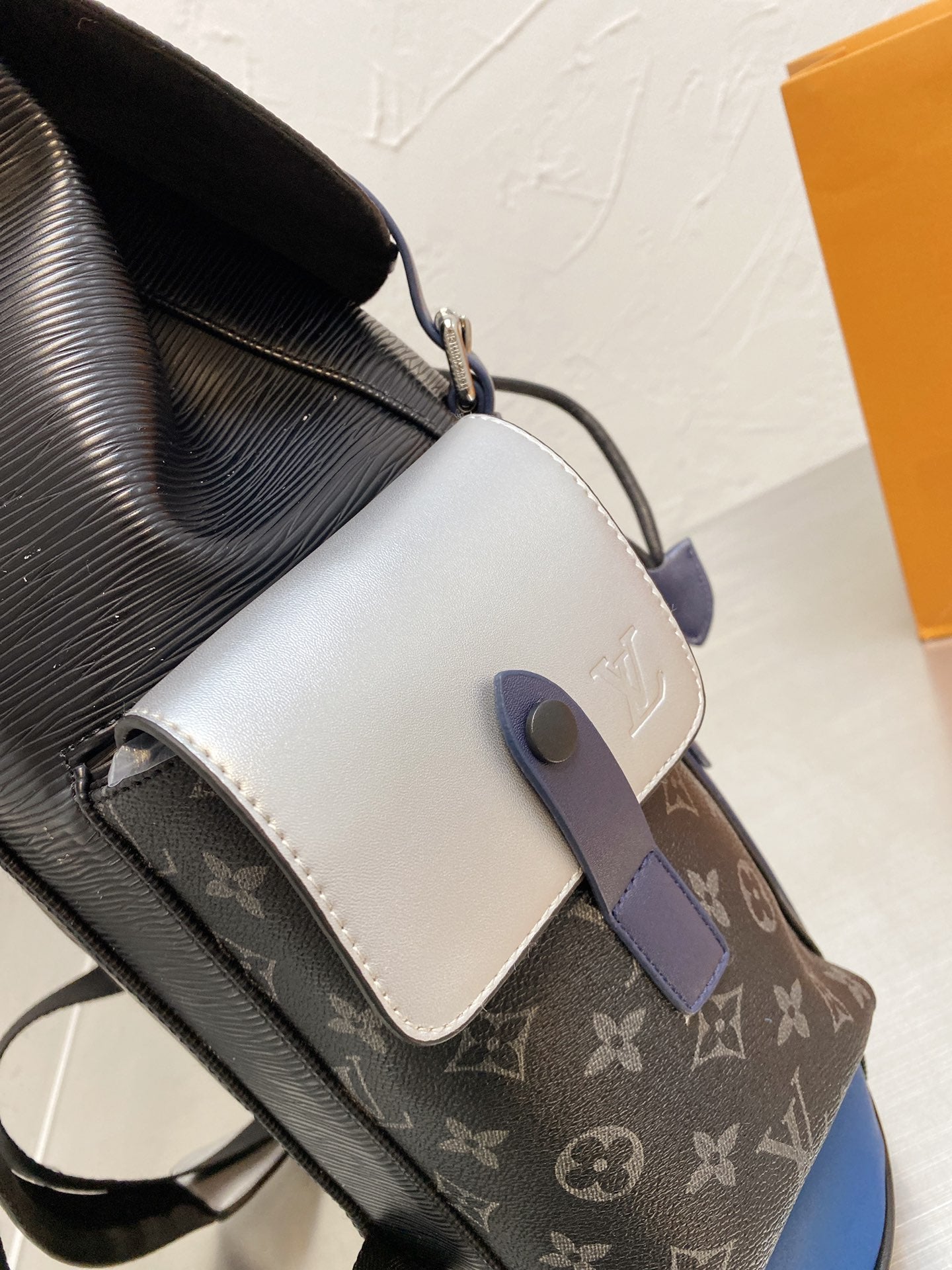 EN - New Arrival Bags LUV 077