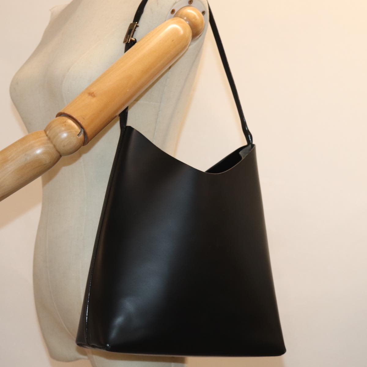 GUCCI Shoulder Bag Leather Black 001 1705 1942 bs14678