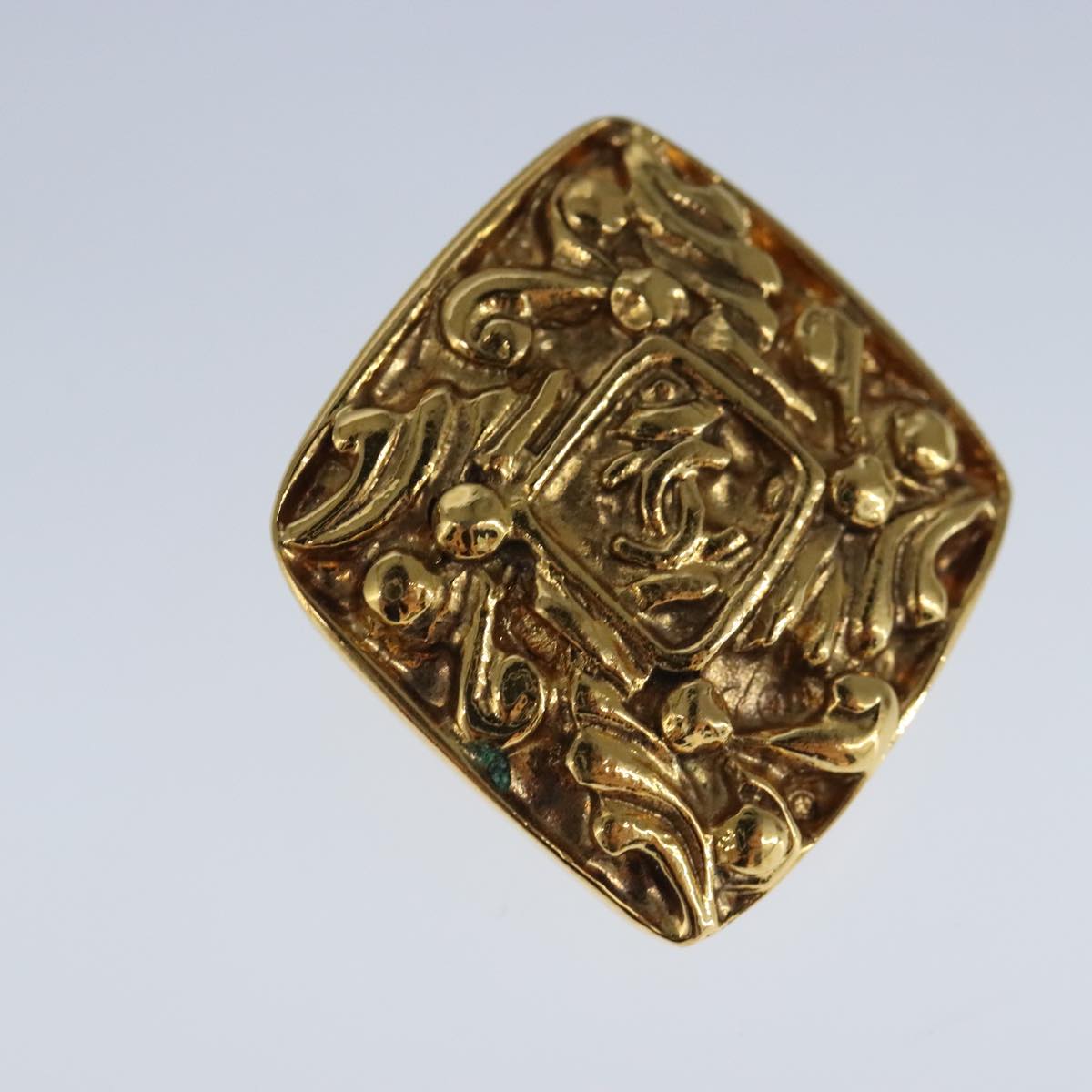 CHANEL Earring metal Gold CC bs20202