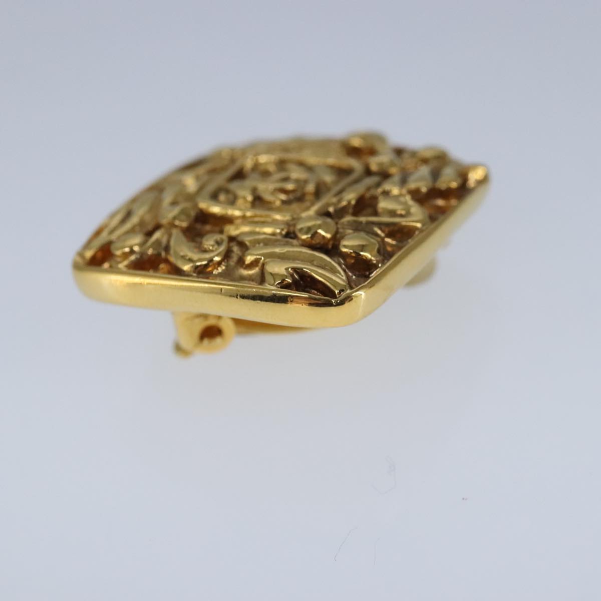 CHANEL Earring metal Gold CC bs20202