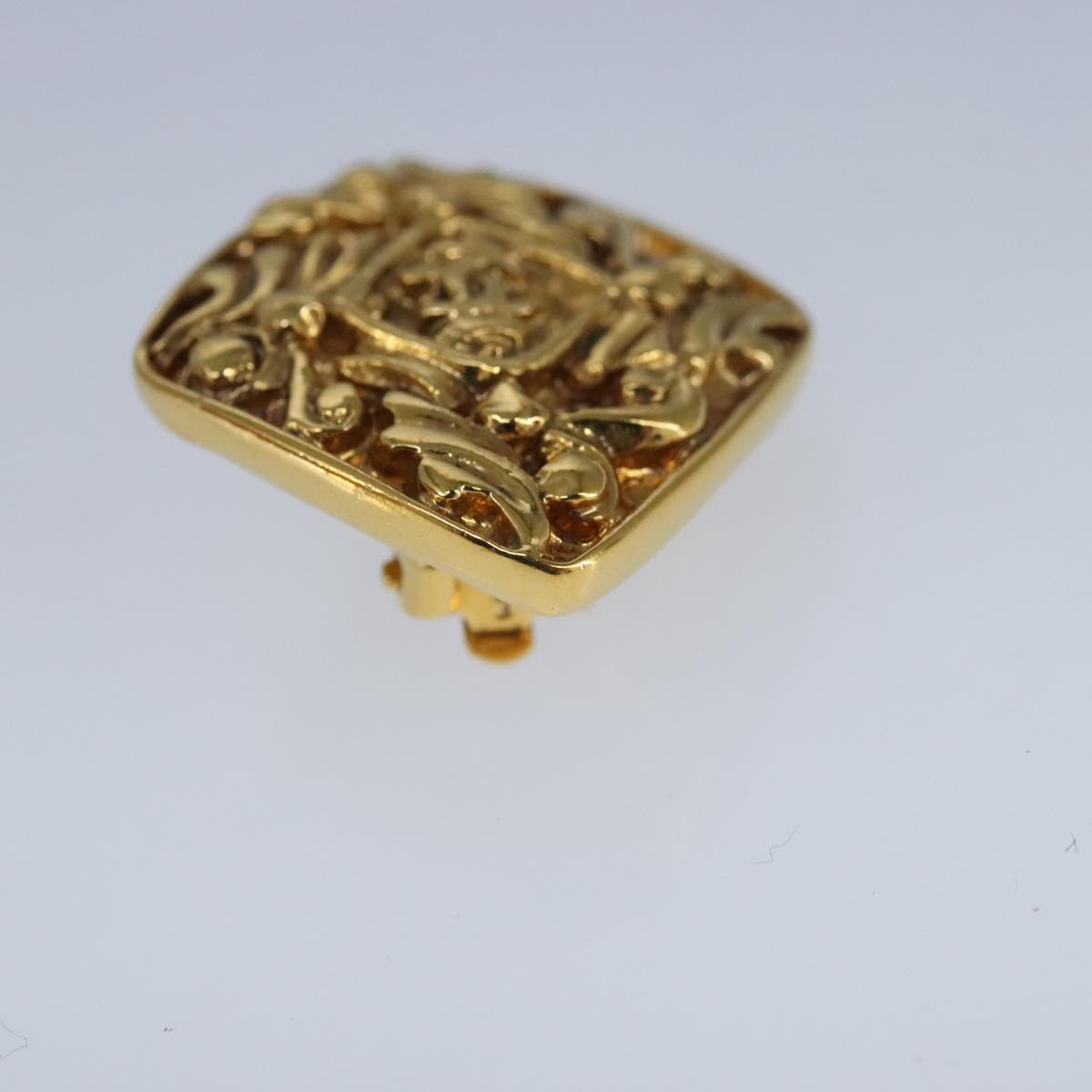CHANEL Earring metal Gold CC bs20202