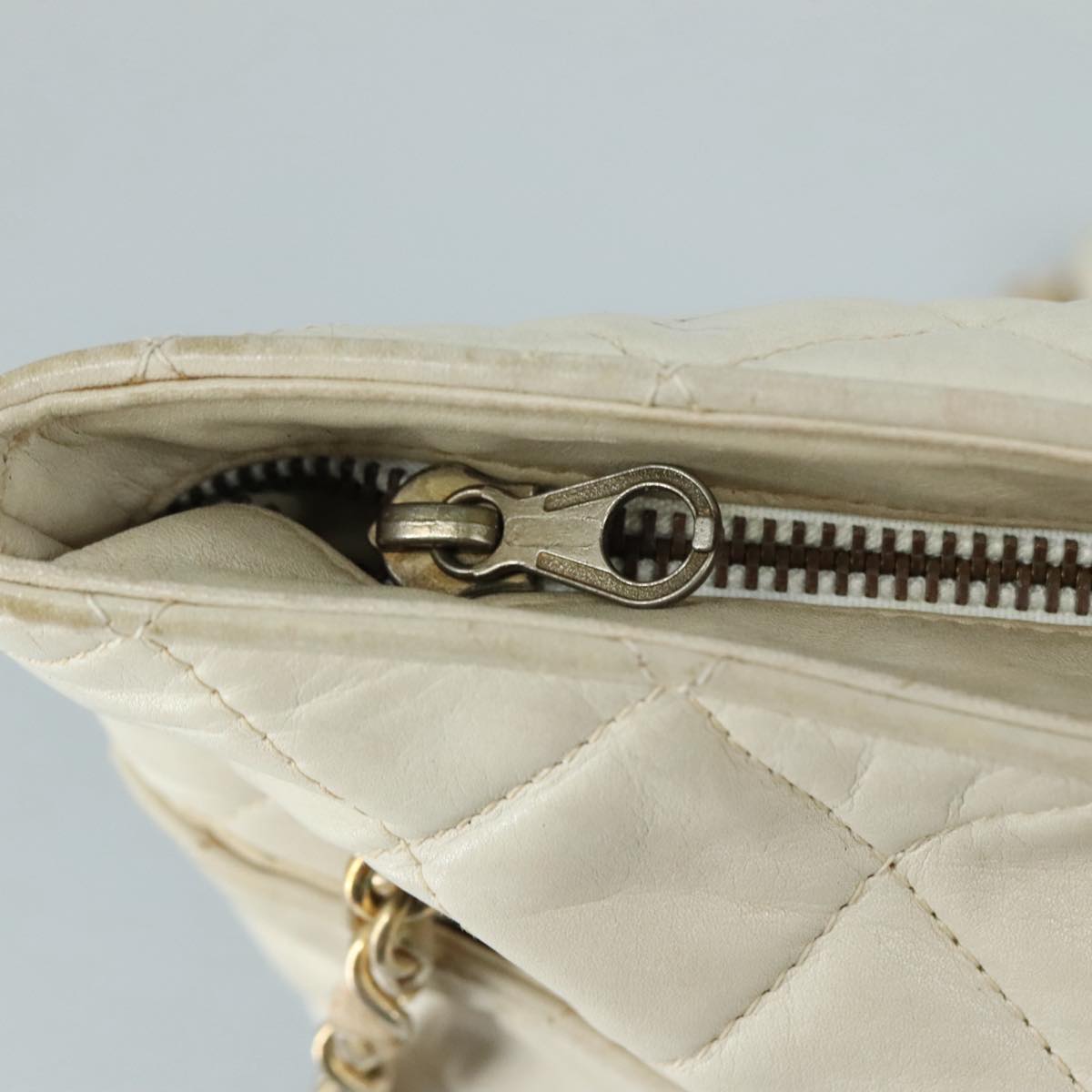 CHANEL Matelasse Chain Shoulder Bag Leather White Gold CC bs20903