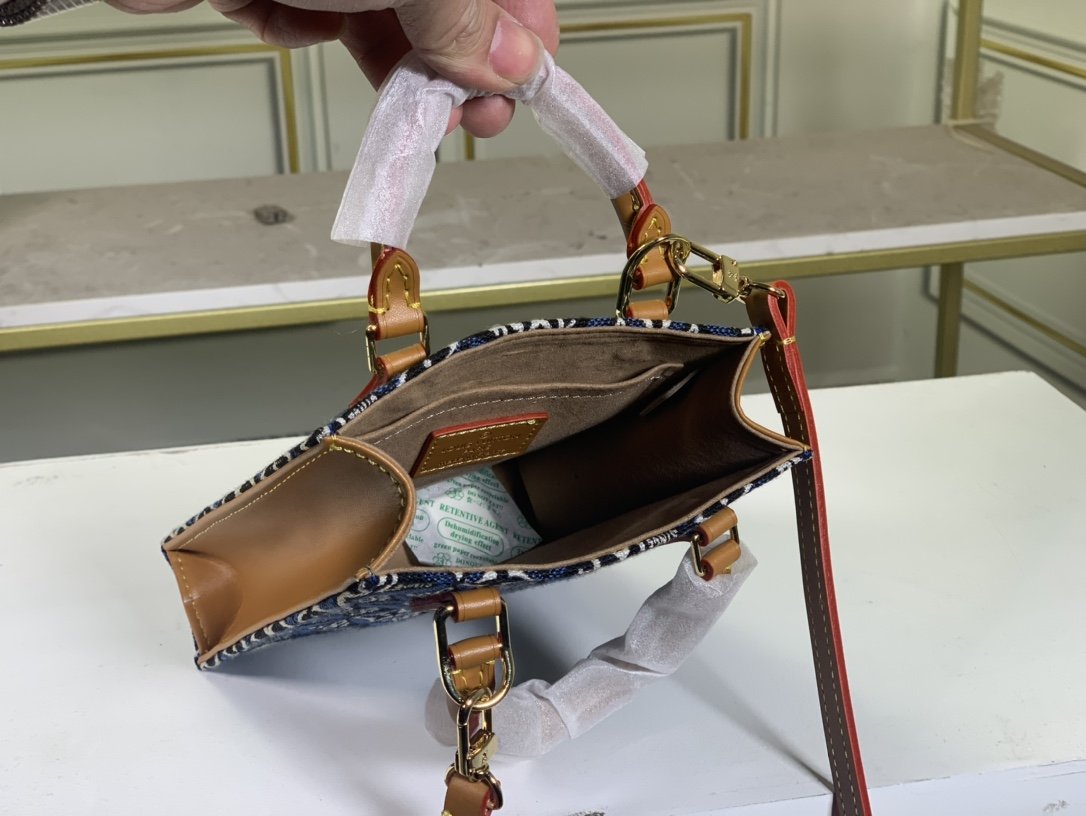 EN - New Arrival Bags LUV 095