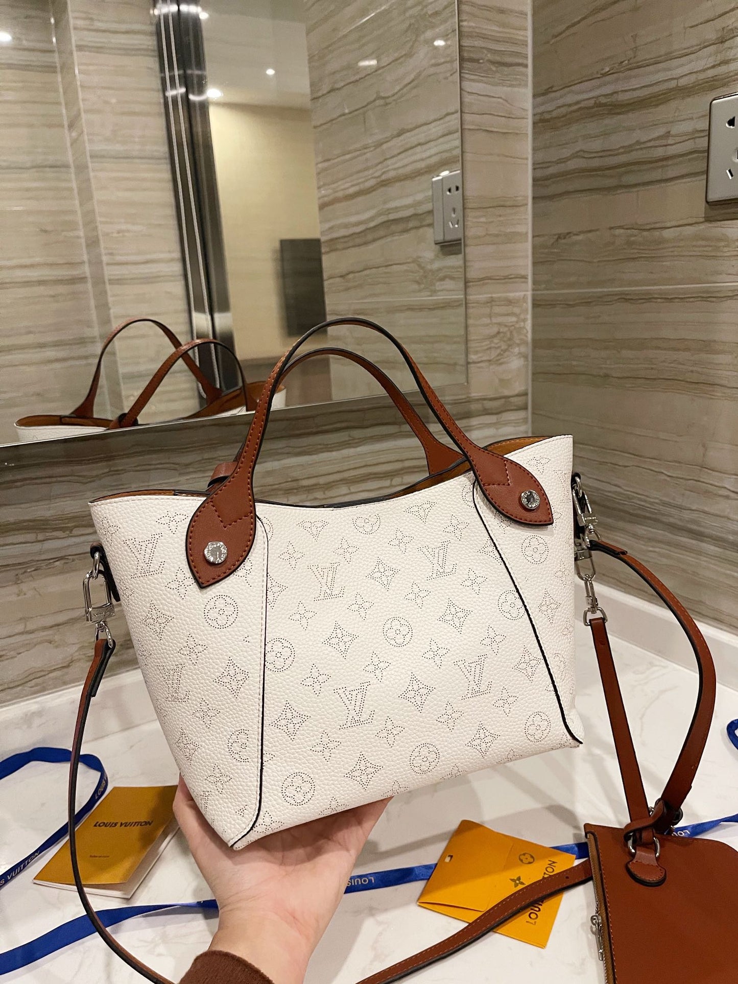 EN - New Arrival Bags LUV 085