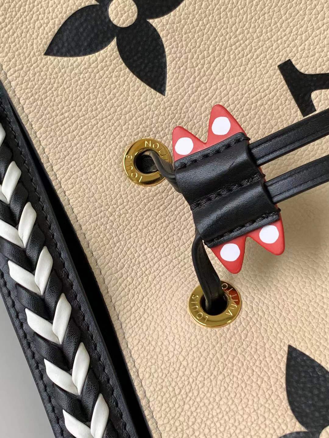 LV LV Crafty Neonoe MM Bucket Bag Creme For Women, WomenÃ¢â‚¬â„¢s Handbags, Shoulder Bags 10.2in/26cm LV M56889