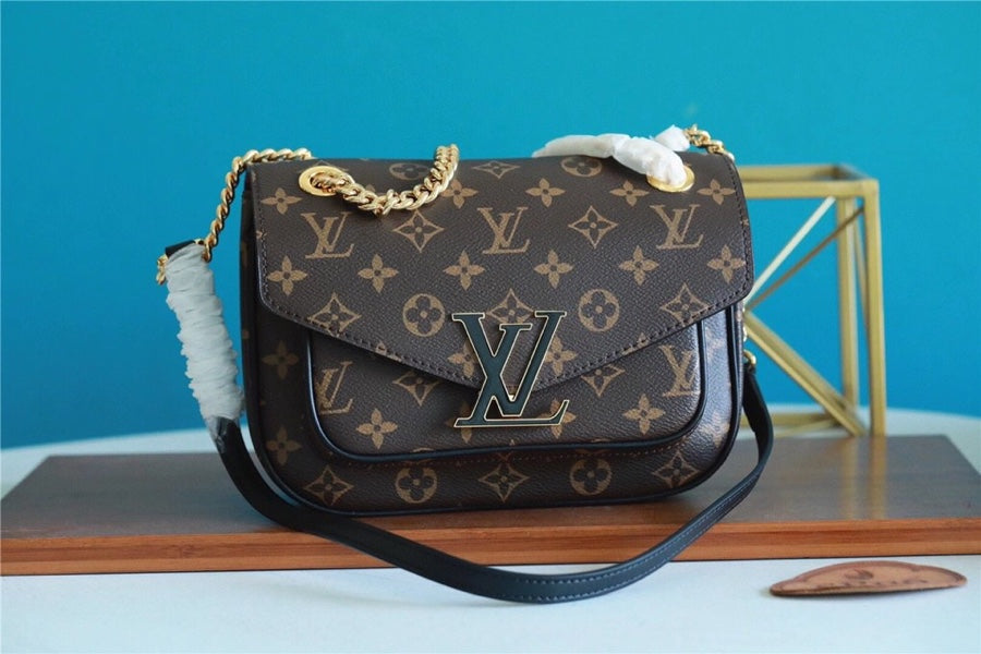 LV Passy Monogram Canvas For Women, WomenÃ¢â‚¬â„¢s Handbags, Shoulder Bags And Crossbody Bags 9.1in/23cm LV M45592