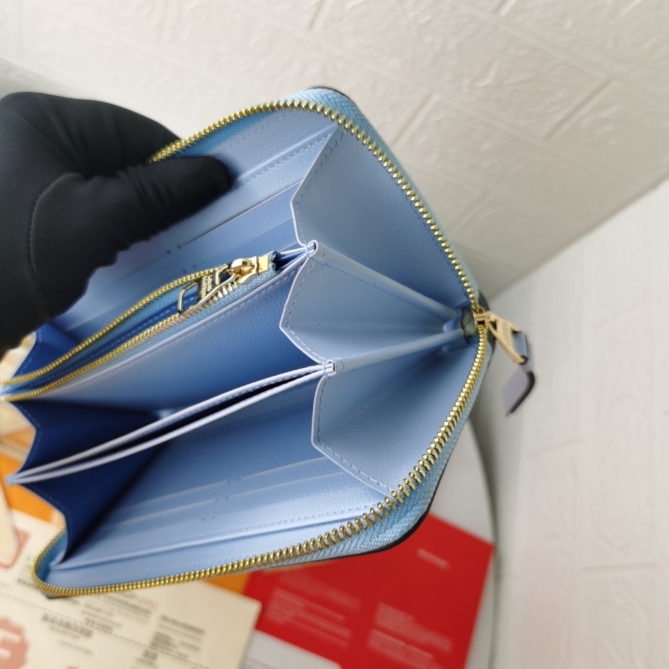 EN - New Arrival Wallet LUV 109
