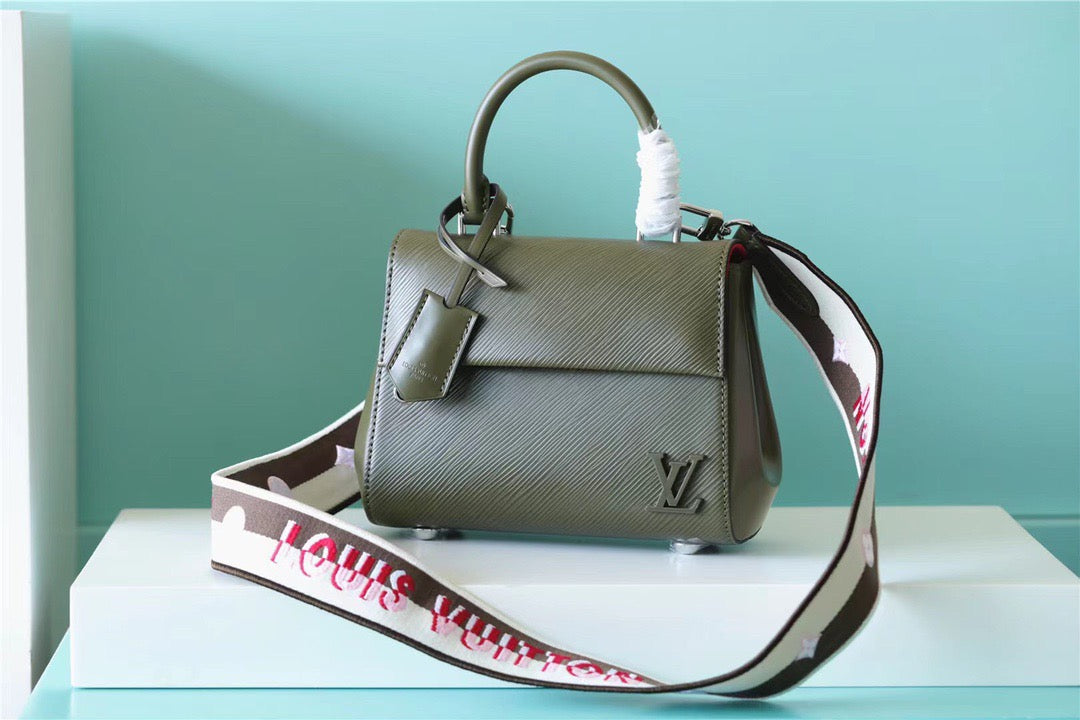 LV Cluny Mini Epi Green For Women,  Shoulder And Crossbody Bags 20cm/7.9in LVÃ‚Â 