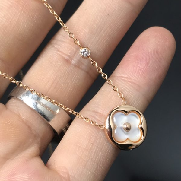 LV Necklaces 034