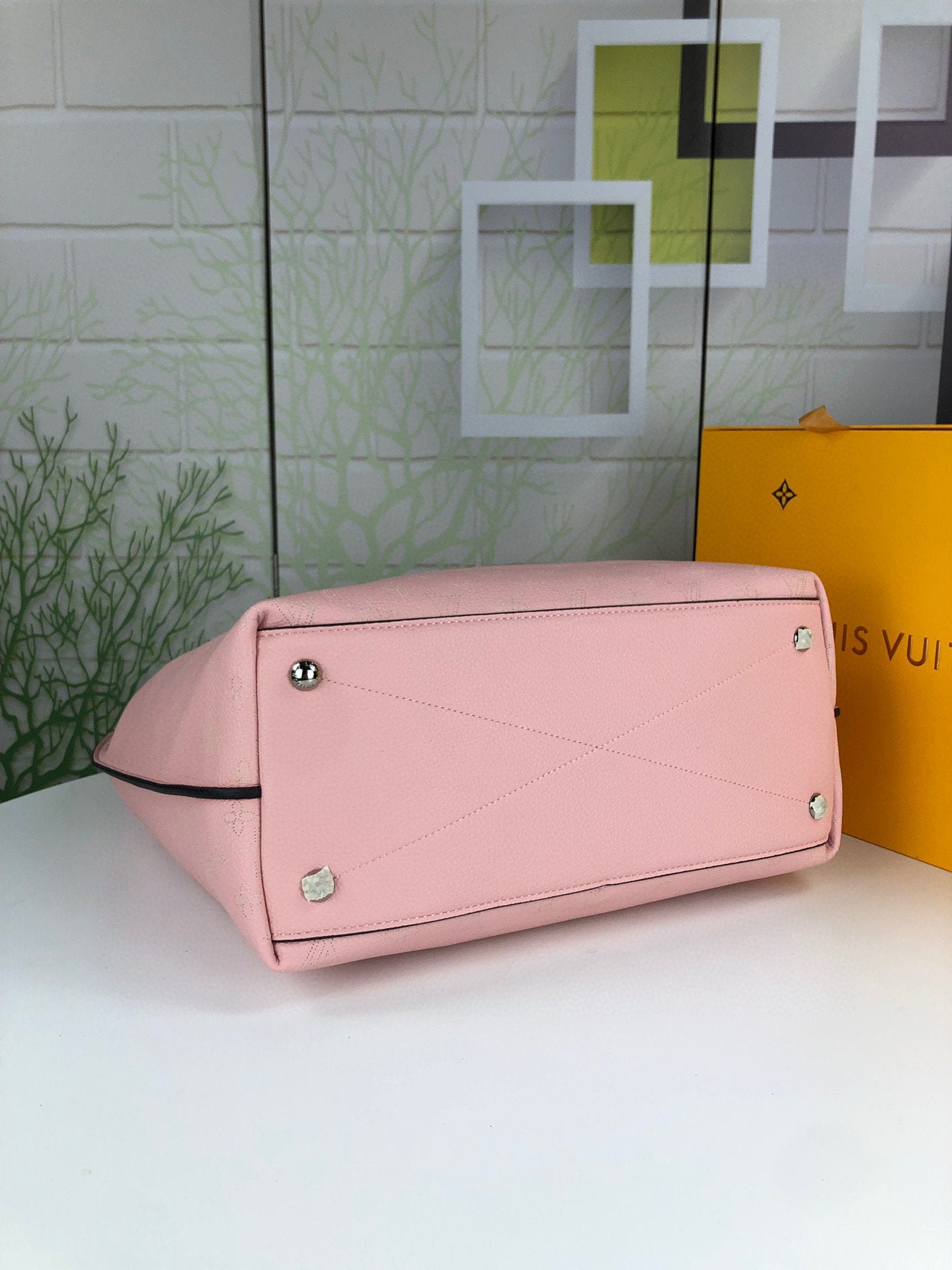 EN - New Arrival Bags LUV 050