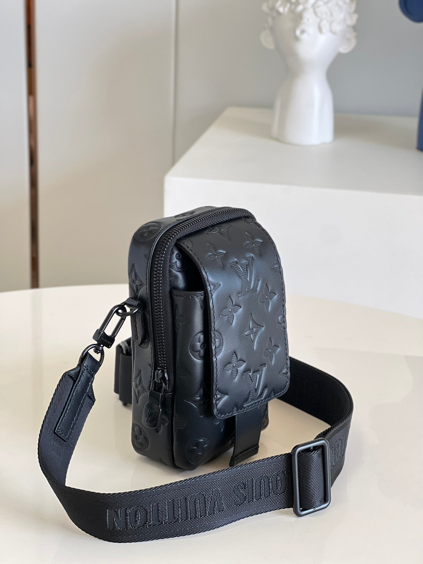 LV GlamIap Double Phone Pouch Monogram Black For Men, Bags, Crossbody Bags 7.1in/18cm LV M81005