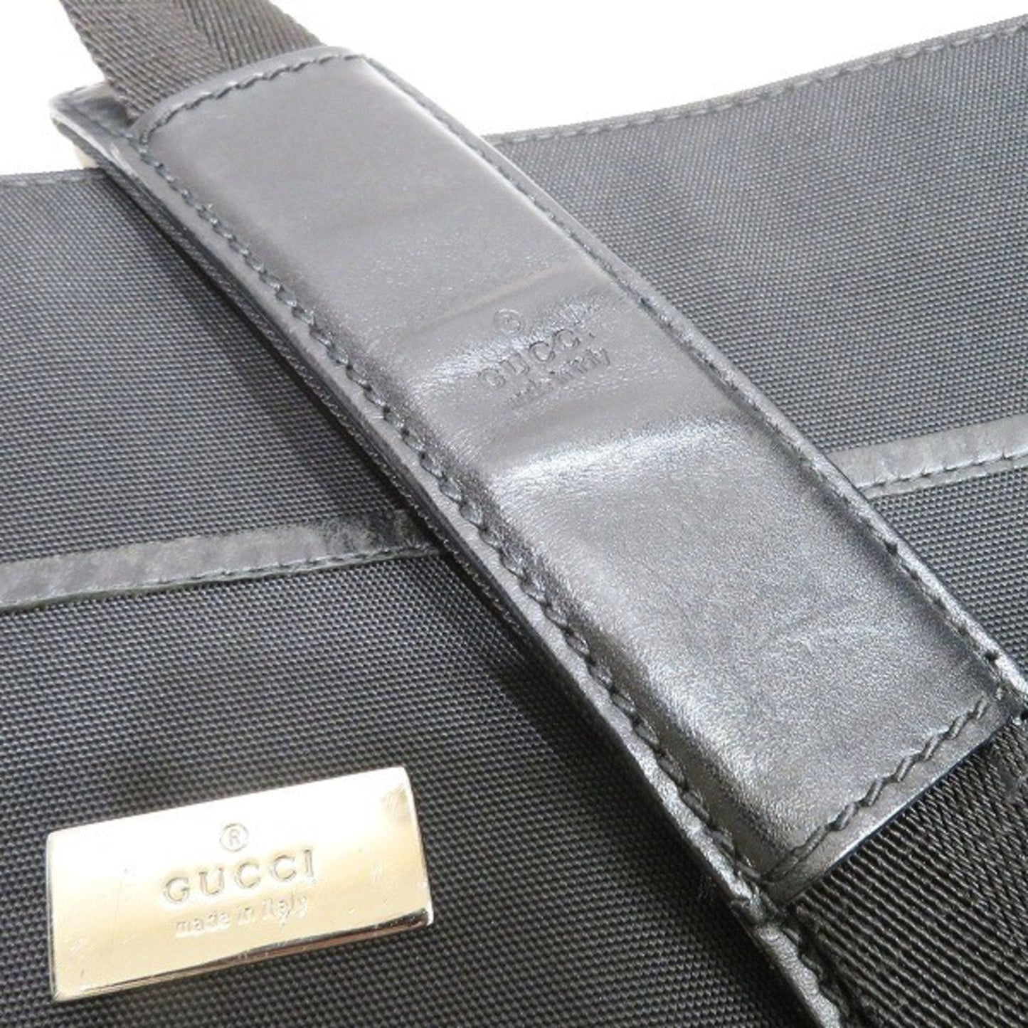 Gucci  Canvas Shoulder Bag ()