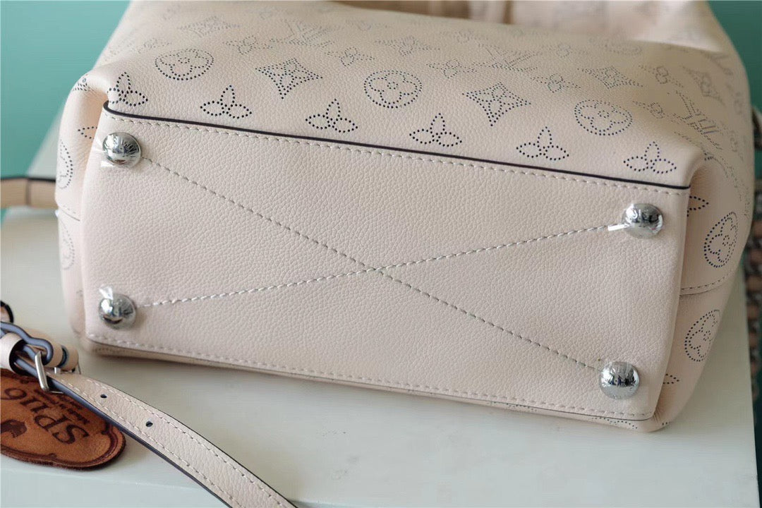 LV Why Knot MM Mahina Light Pink For Women,  Shoulder And Crossbody Bags 13.4in/34cm LVÃ‚Â 