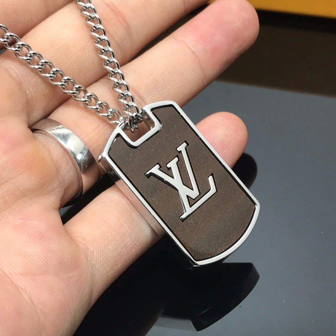 LV Necklaces 031