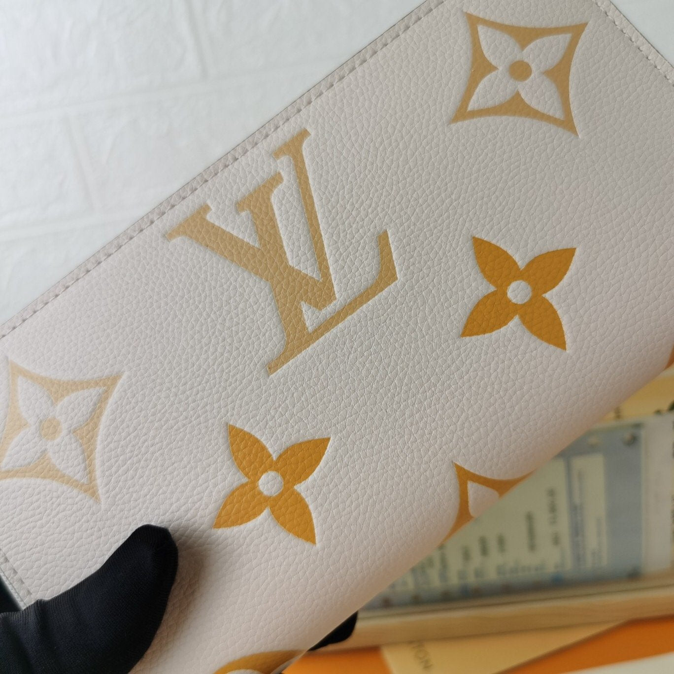 EN - New Arrival Wallet LUV 107