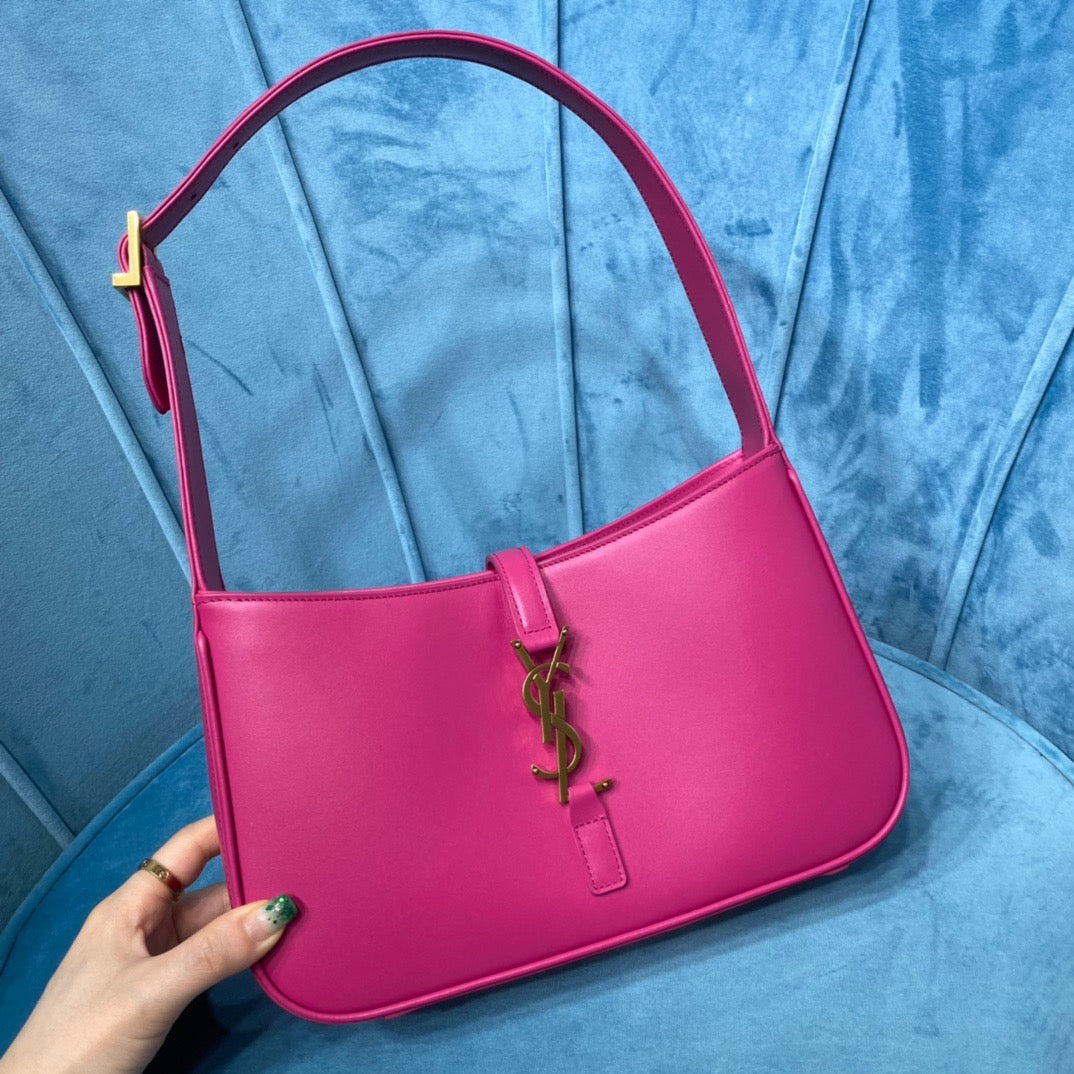GLAMI Le 5 Ãƒâ‚¬ 7 Hobo Bag In Smooth Pink For Women 9in/23cm YSL 6572282R20W5623