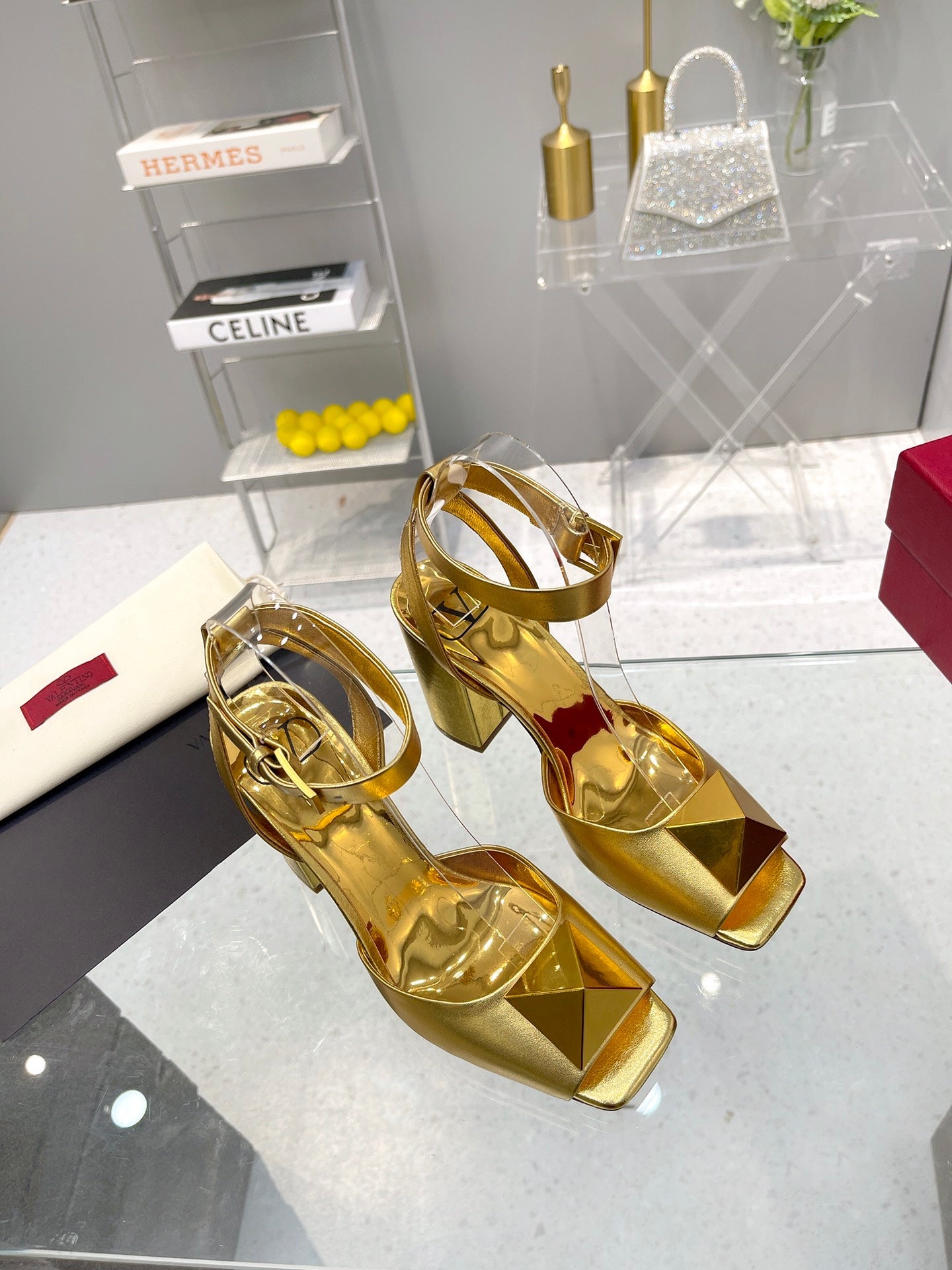 Valentino Garavani One Stud Sandal With Maxi Stud EmbellisGLAMIent Gold For Women XW0S0EI6CYII16