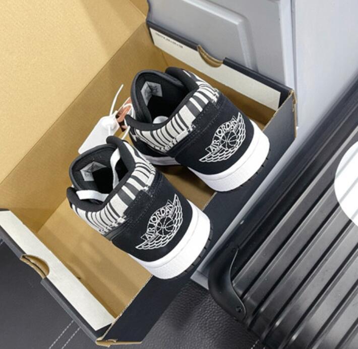 SAMC - NKE Shoes - 1611