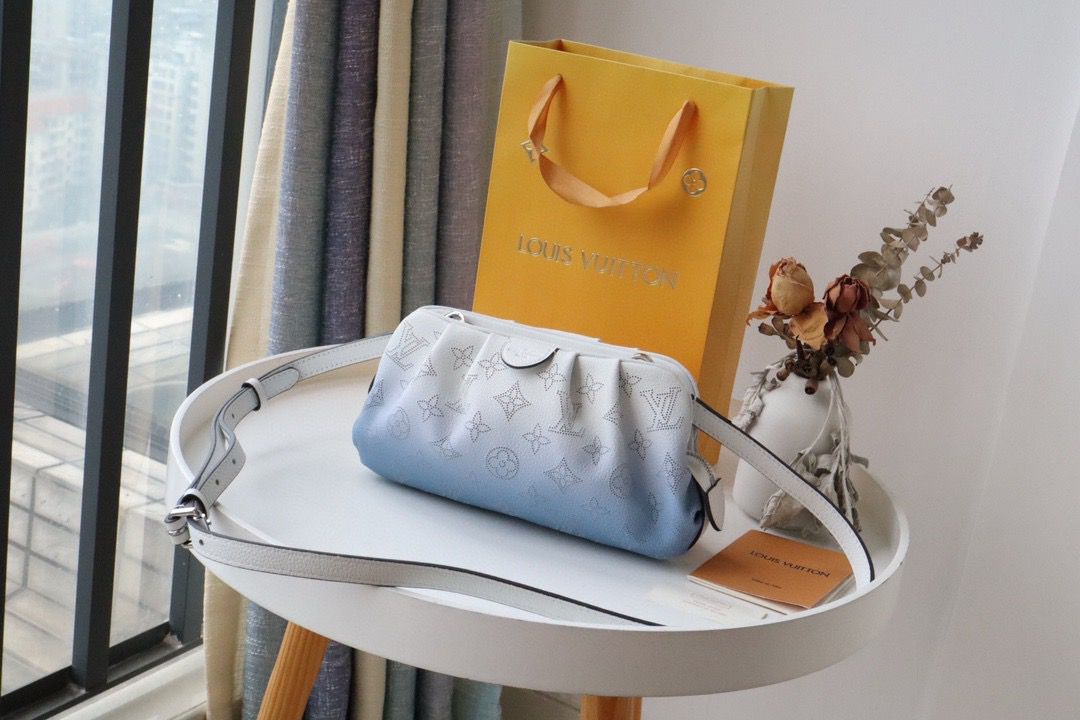 LV Scala Mini Pouch Mahina GraGLAMIent Blue For Women, WomenÃ¢â‚¬â„¢s Bags, Shoulder And Crossbody Bags 9.1in/23cm LV M80497