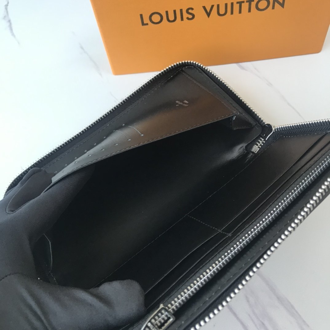EN - New Arrival Wallet LUV 069