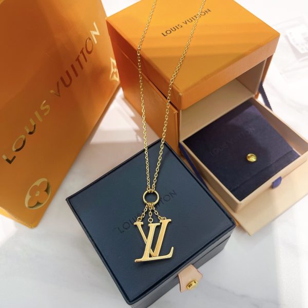 LV Necklaces 058