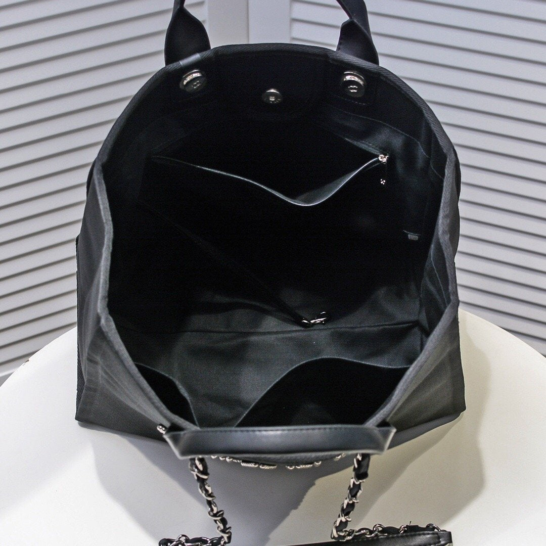 Designer bags by Chanel 086