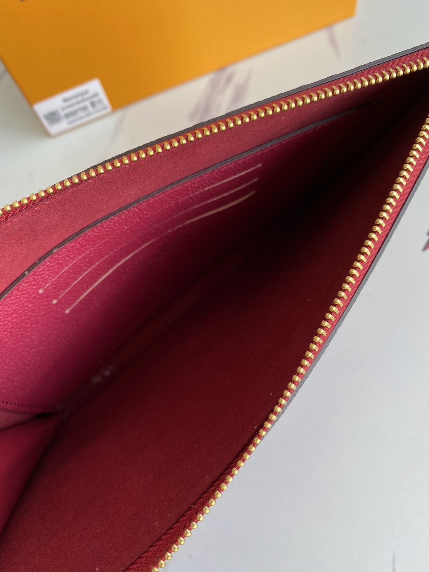 EN - New Arrival Wallet LUV 061