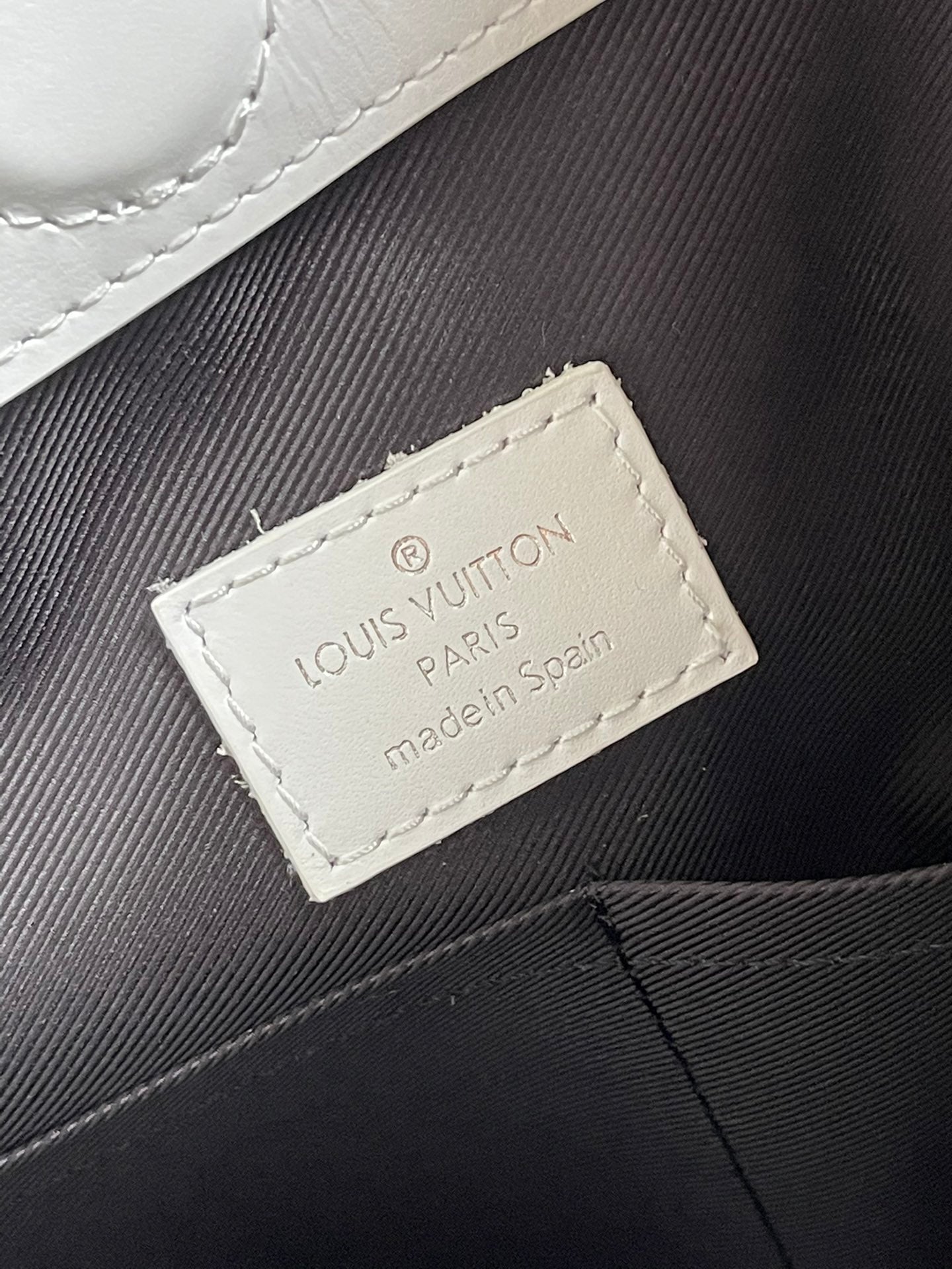 LV Litter Bag Vintage Monogram Canvas Red By Virgil Abloh For Men, MenÃ¢â‚¬â„¢s Bags, Shoulder And Crossbody Bags 9.4in/24cm LV