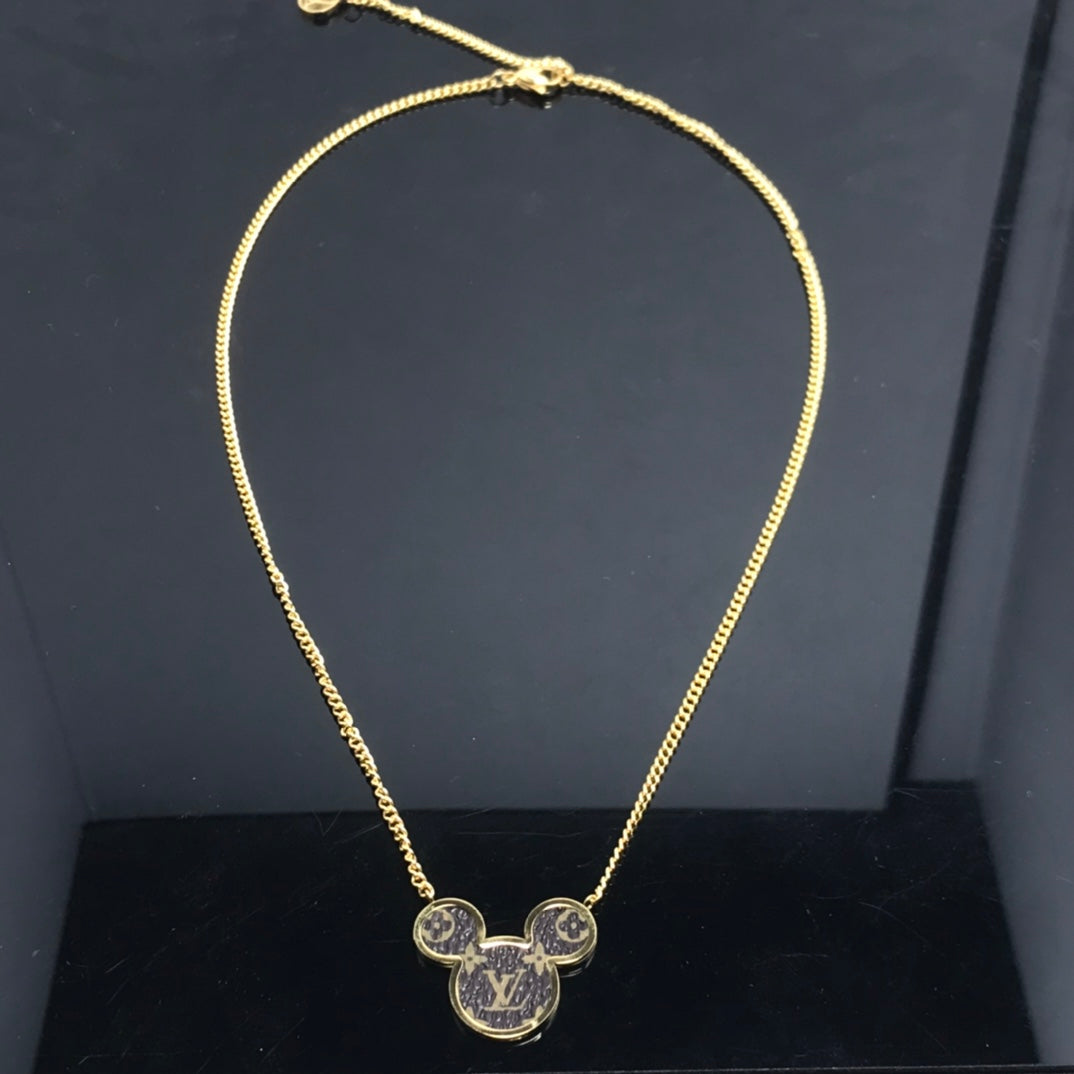 LV Necklaces 084