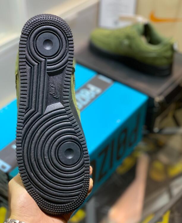 SAMC - NKE Shoes - 686
